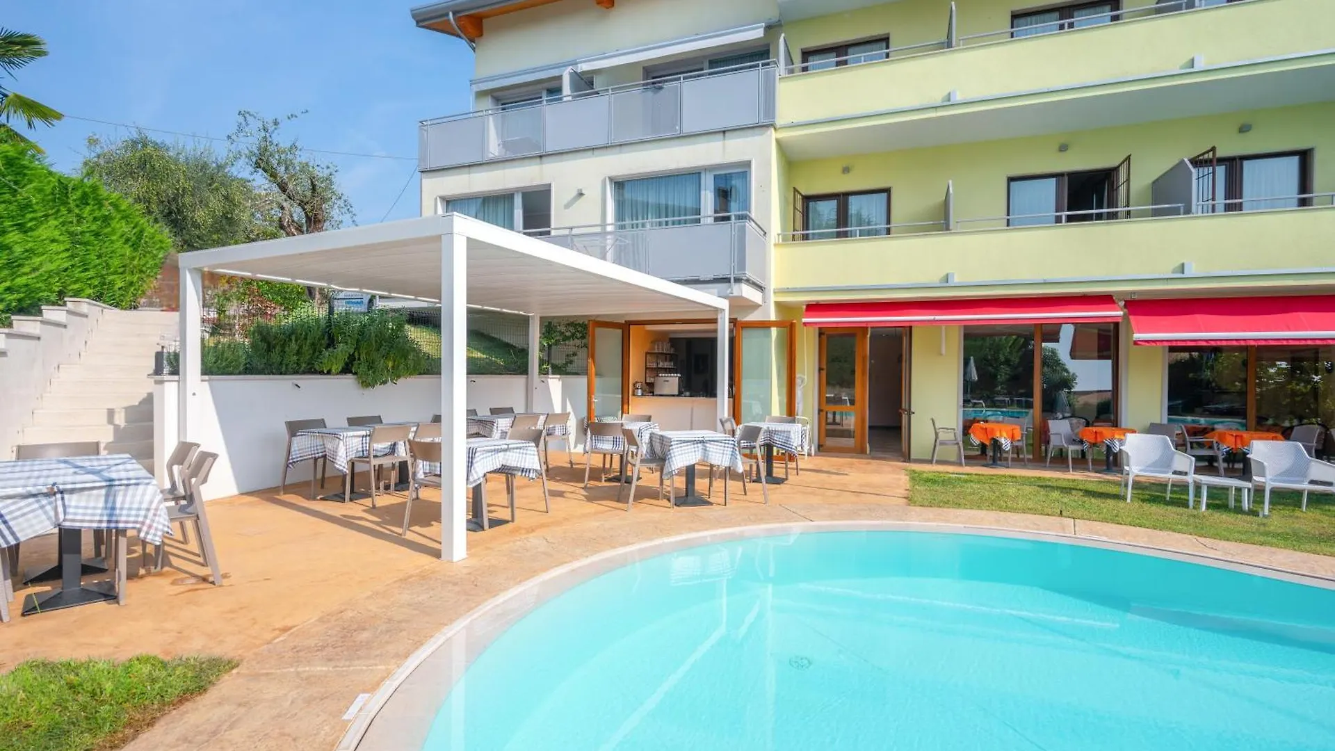 Hotel Alessandra Garda  2*, Garda (Verona)