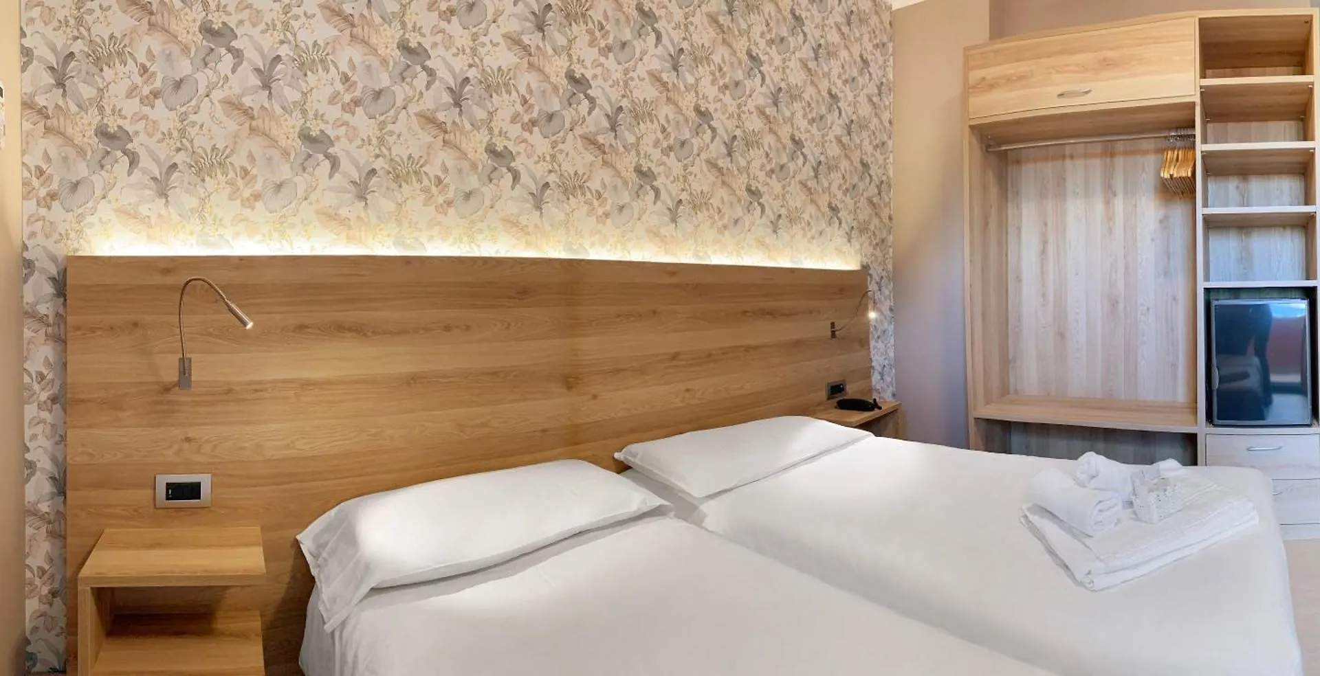 Hotel Alessandra Garda  2*, Garda (Verona) Italy