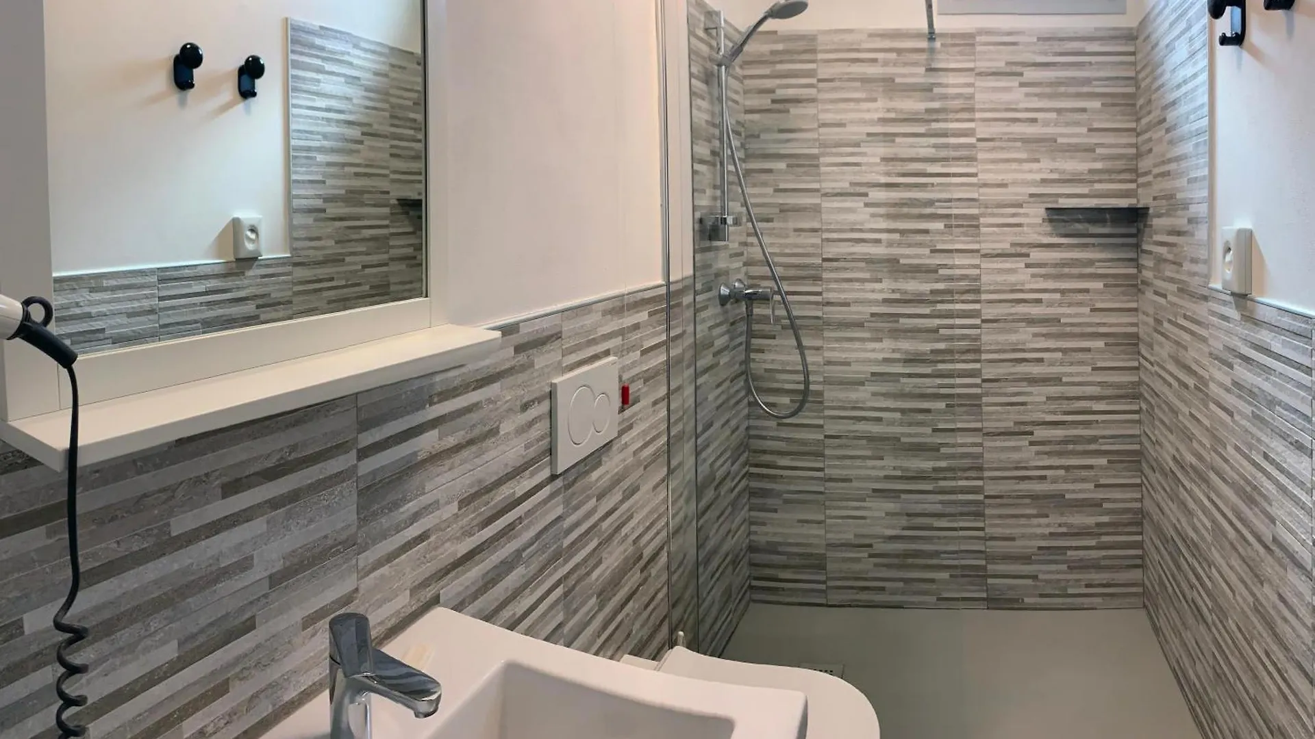 Hotel Alessandra Garda  2*, Garda (Verona)